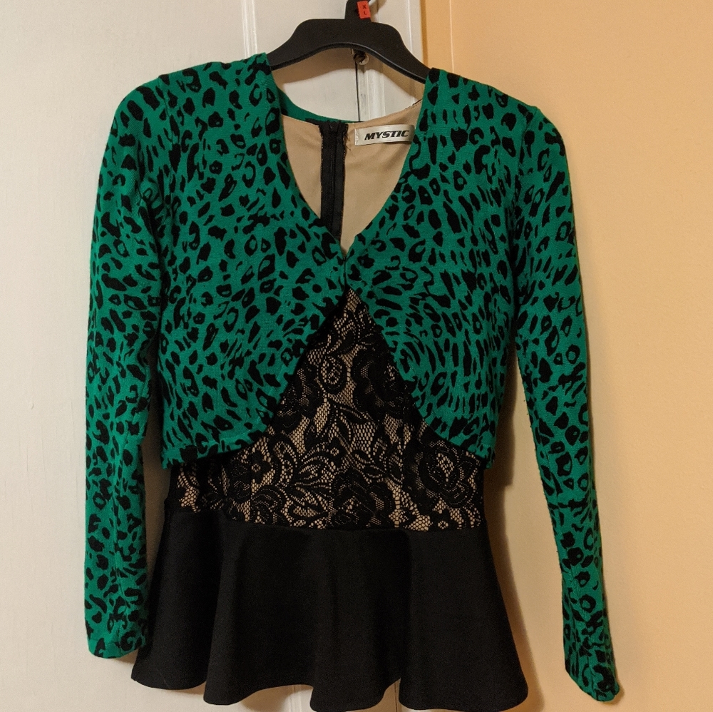 Collectif Green Leopard print Shrug sweater size M